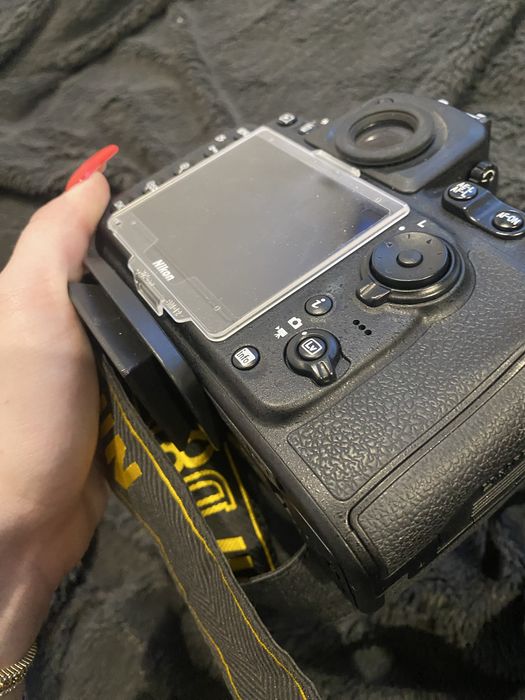 Lustrzanka Nikon D810 - body i obiektyw Nikon. Apart o malym przebiegu