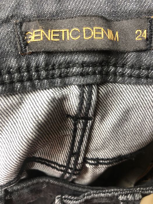 Продам женские  серые джинсы, GENETIC DENIM  оригинал!  клёш . Р. 24