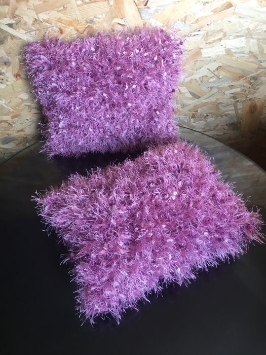 Подушки-лапки в детскую комнату