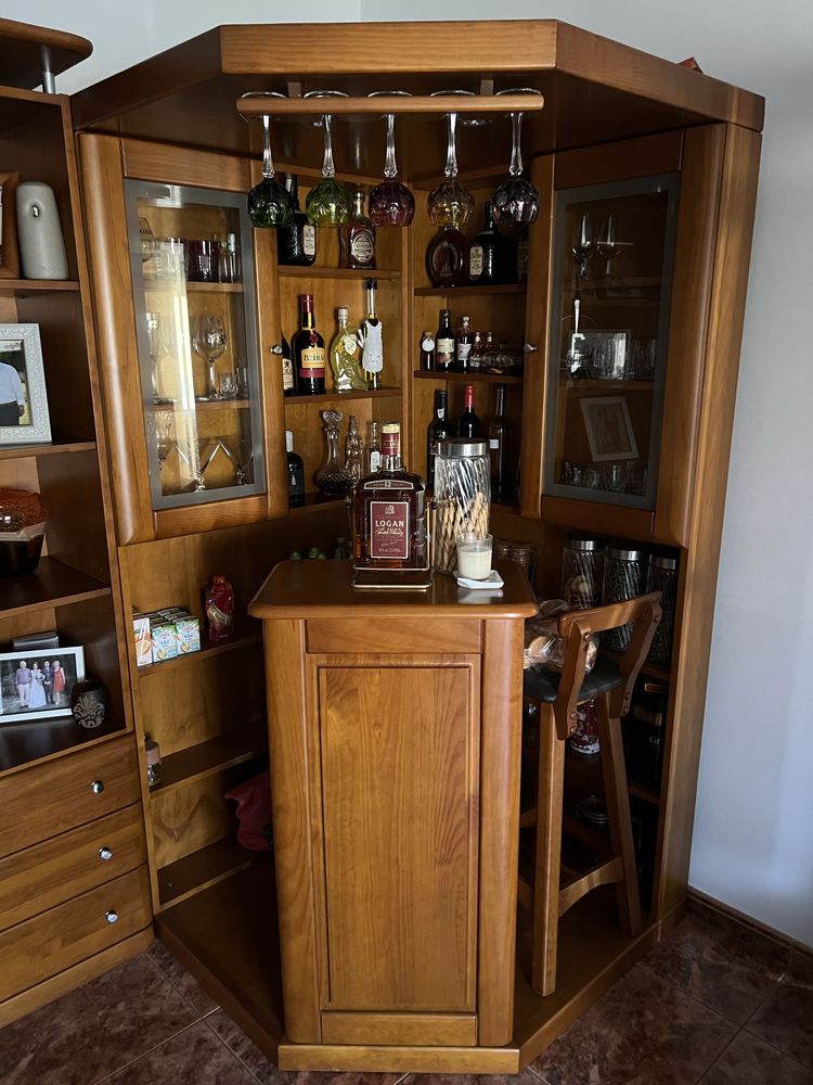 Bar em madeira (novo)