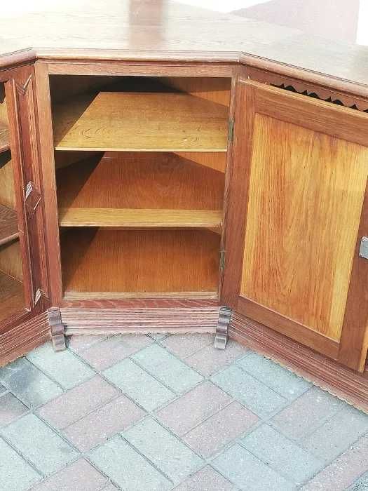 Piekny narożnik z intarcja.