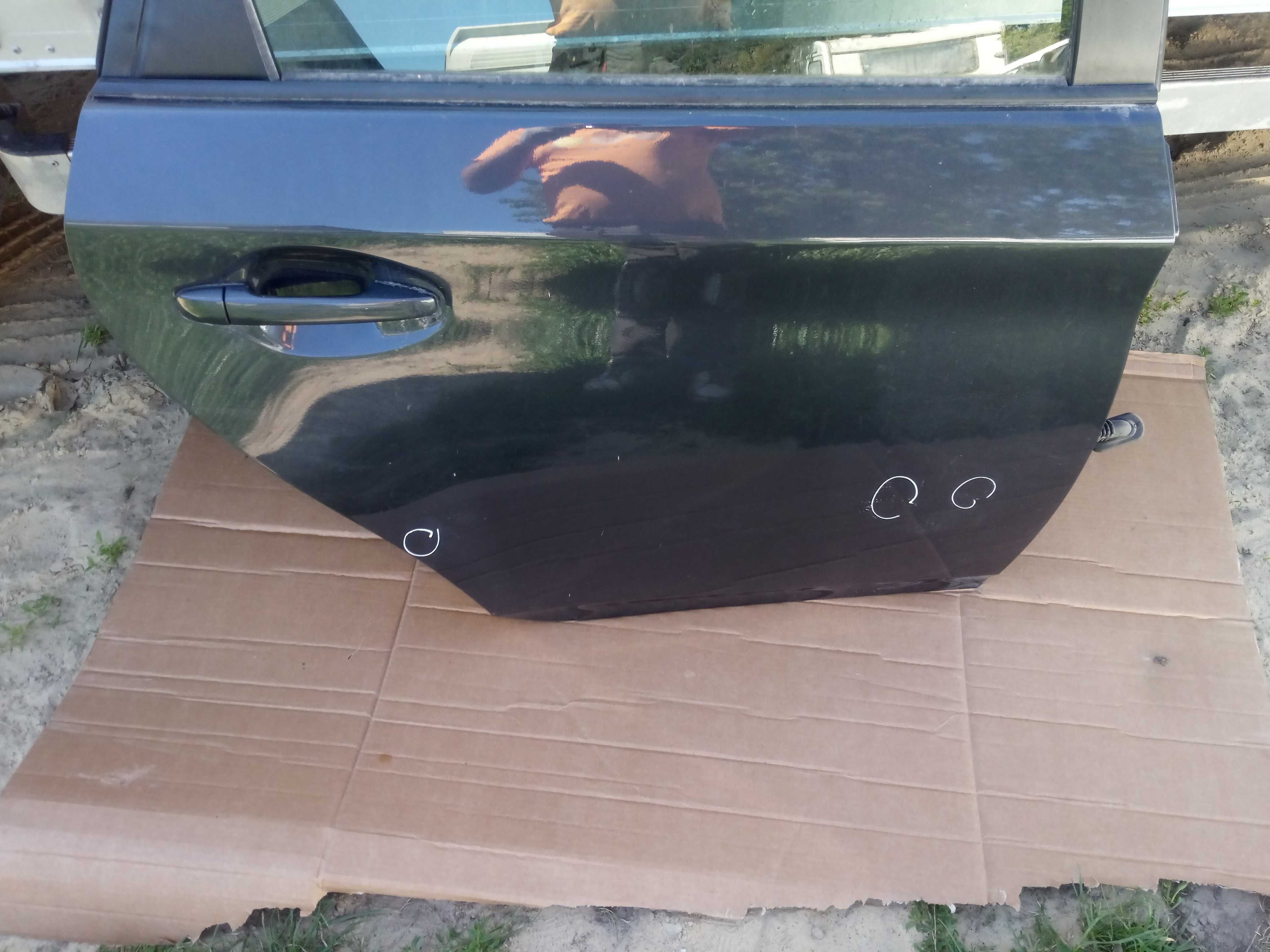 TOYOTA PRIUS III 09-15 drzwi prawy TYŁ kolor 8V1