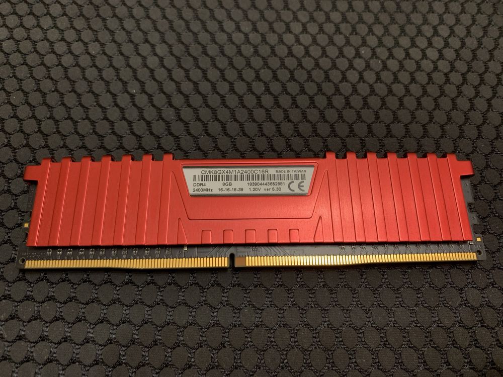 Модуль памяти Corsair Vengeance LPX DDR4 8GB 2400 Mhz