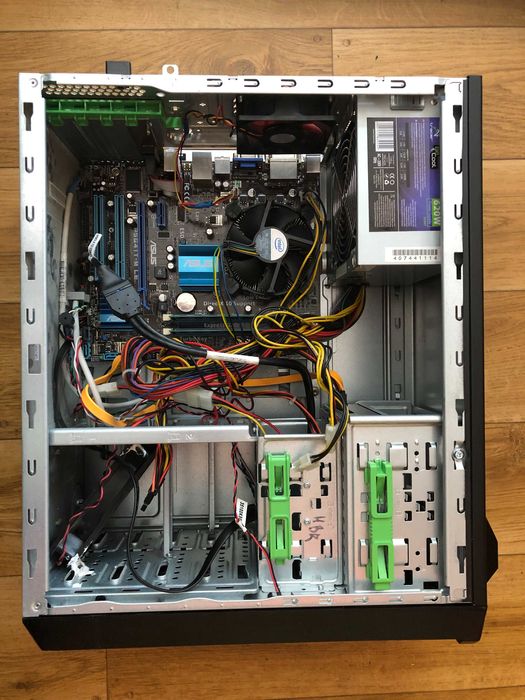 Komputer stacjonarny Acer Veriton, Win 11 Pro,  8GB ram, dysk SSD