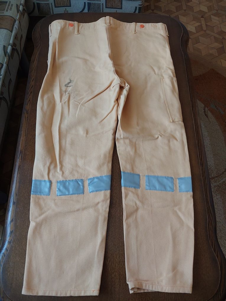 Nowe spodnie robocze z odblaskami rozmiar 176/98 z regulacją pasa