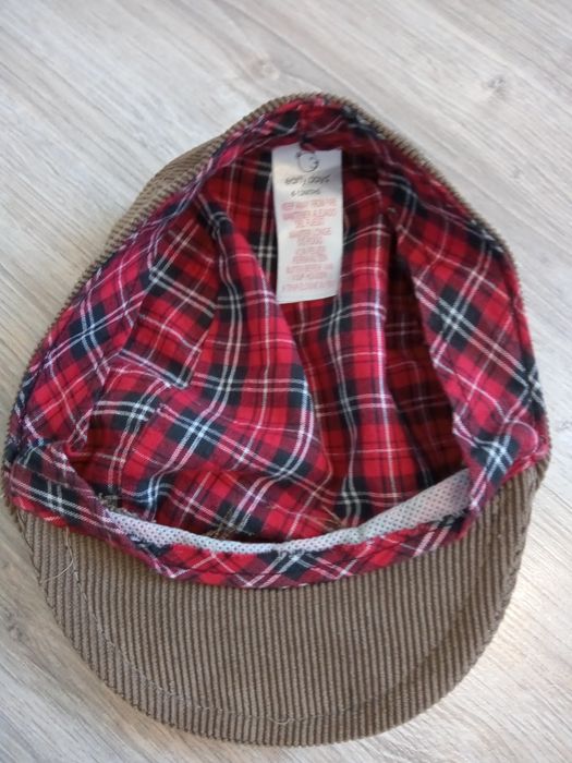 Czapka z daszkiem. 6/12 miesięcy. Śliczna. Brązowa sztruks.