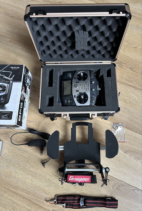 Aparatura FUTABA T8FG Super + odbiornik R6208SB + dodatki