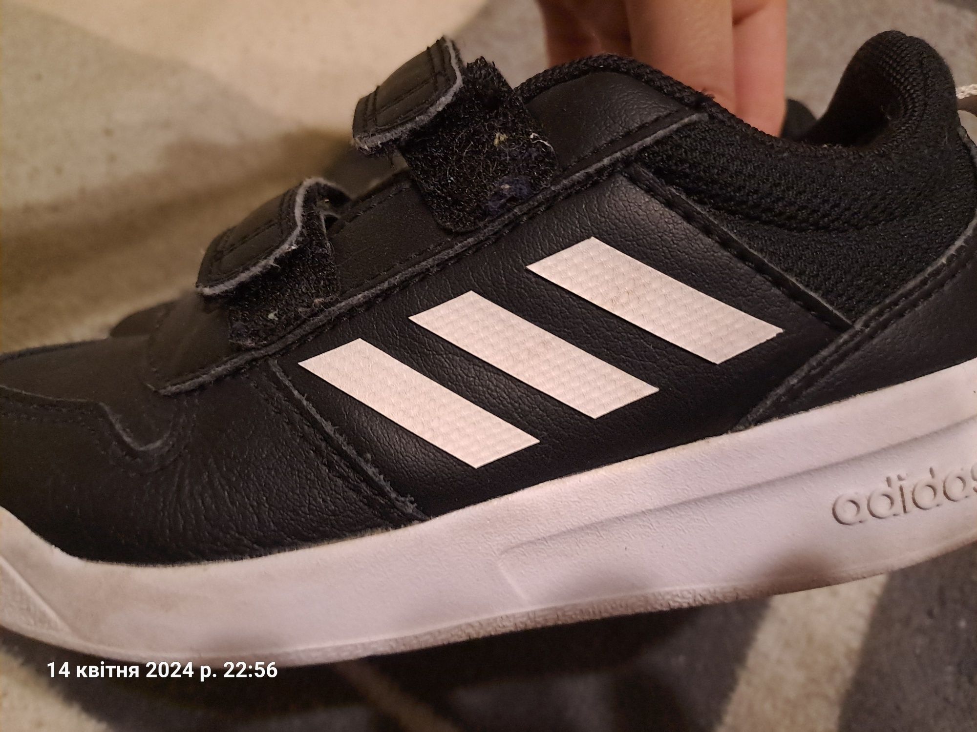 Кросівки adidas 30