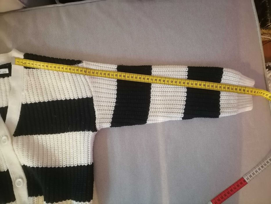 Sweter dziewczęcy rozpinany Reserved rozm 140