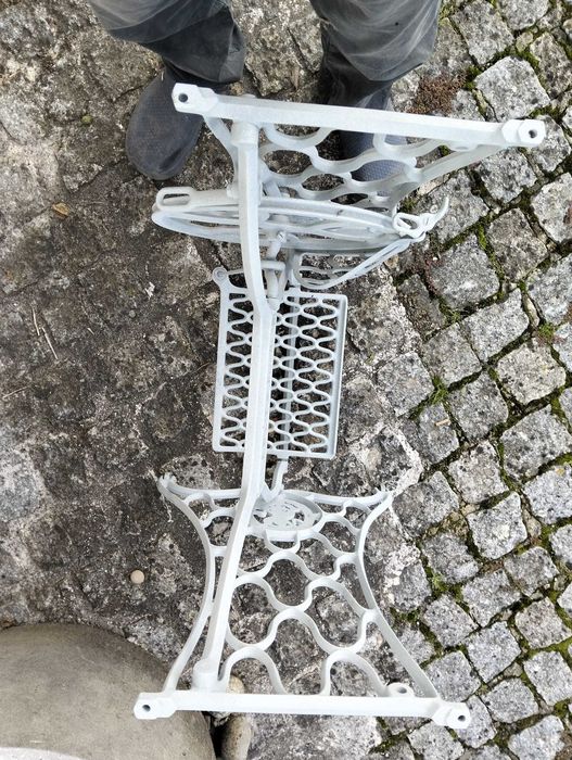 Pés de mesa de costura Singer