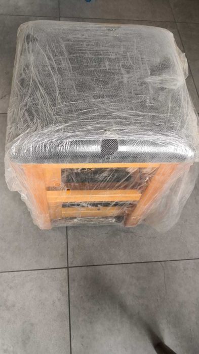 taboret kuchenny drewniany z miękkim siedziskiem