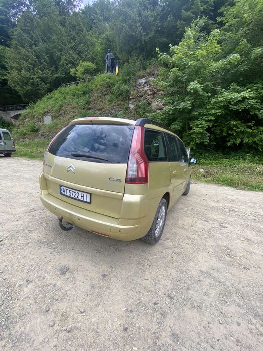 Сімейне авто 7 місне