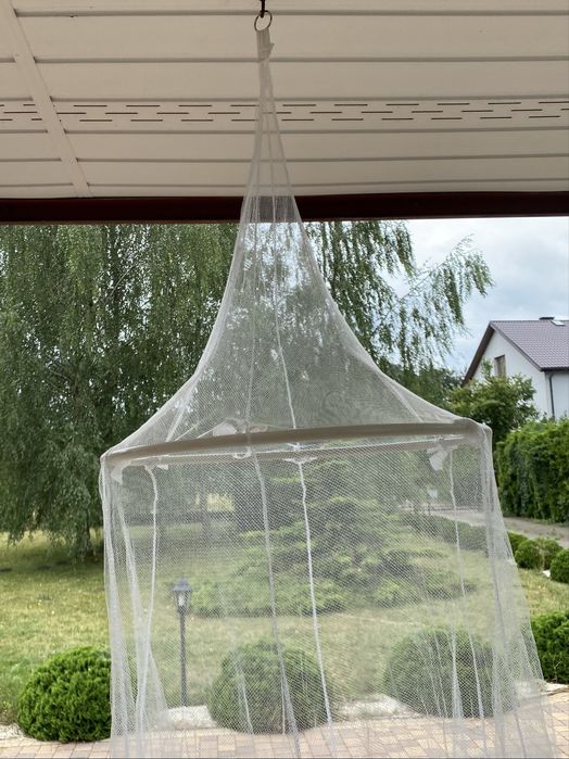 Moskitiera nad łóżko