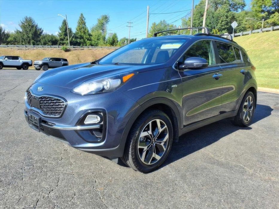 Kia Sportage EX      2020
