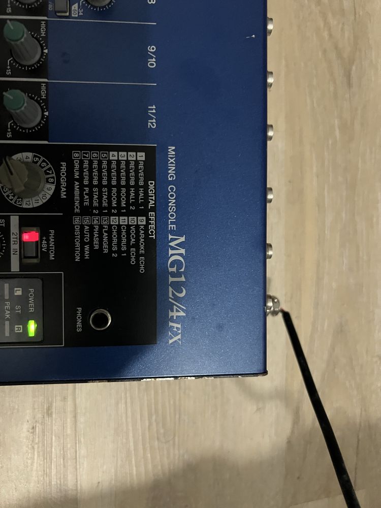 Yamaha Mixing Console MG12/4FX