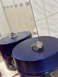 Zarina кольцо 18 размер  серебро клевер фианиты