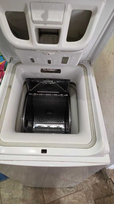 Горизонтальная стиральная машина Whirlpool. рабочая не ржавая.5 кг.