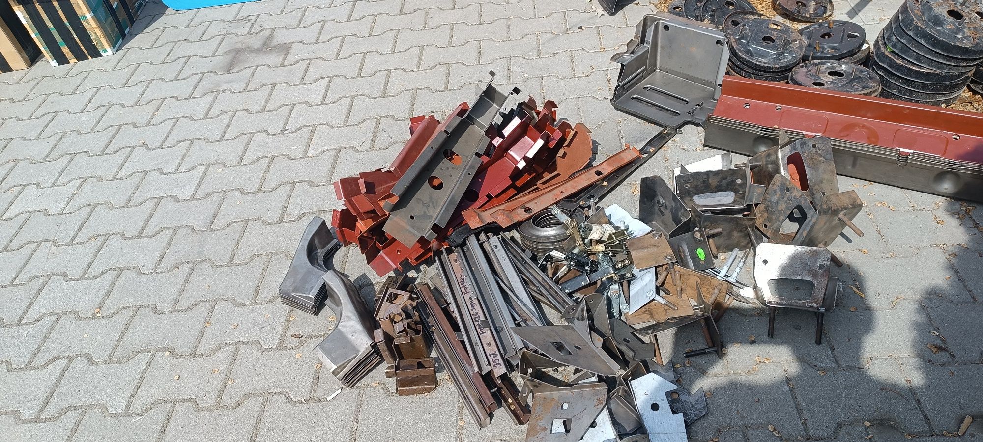 Fiat 126p blacharka części blacharskie karoseryjne duży skład