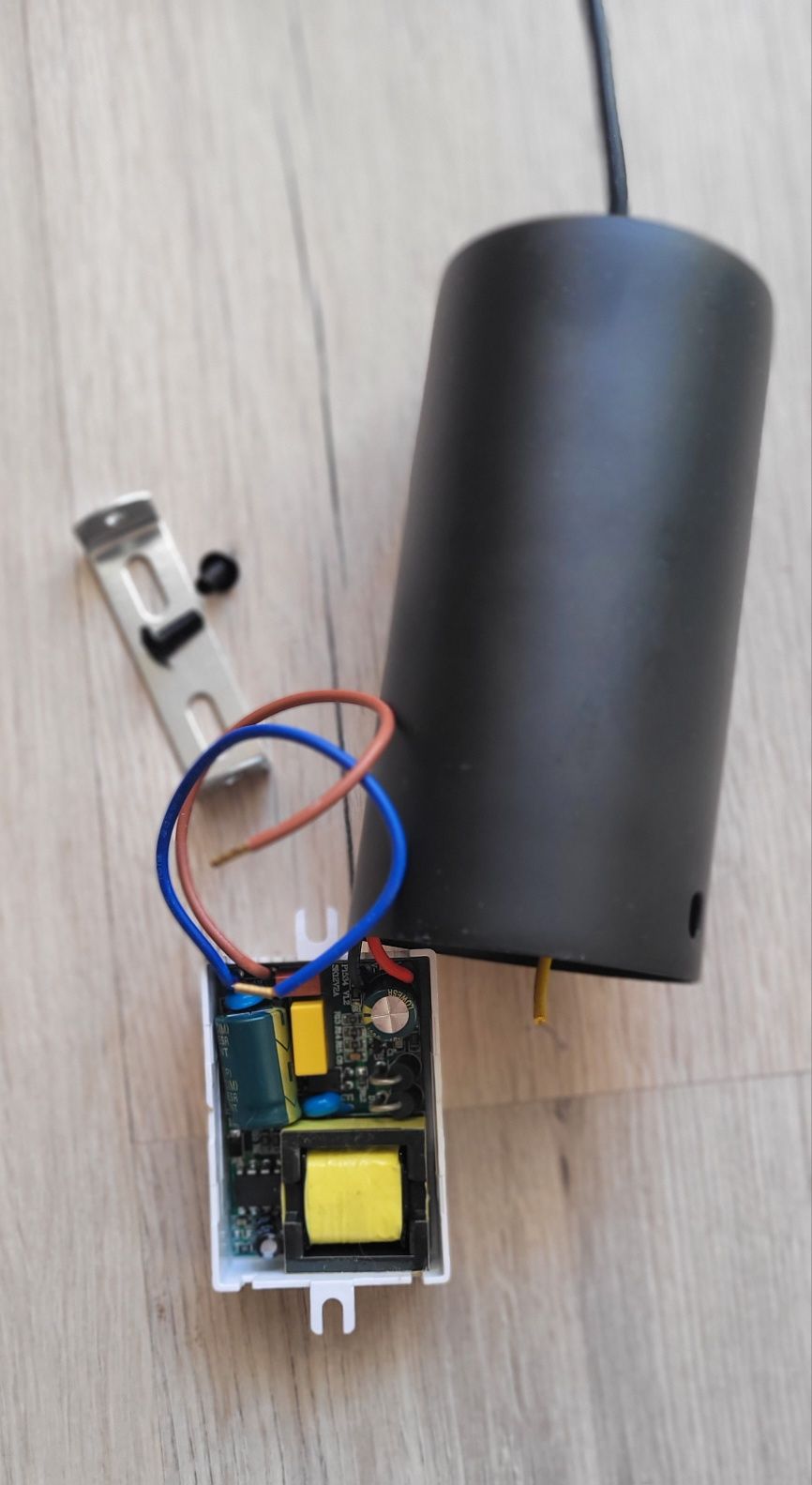 Lampa liniowa wisząca LED