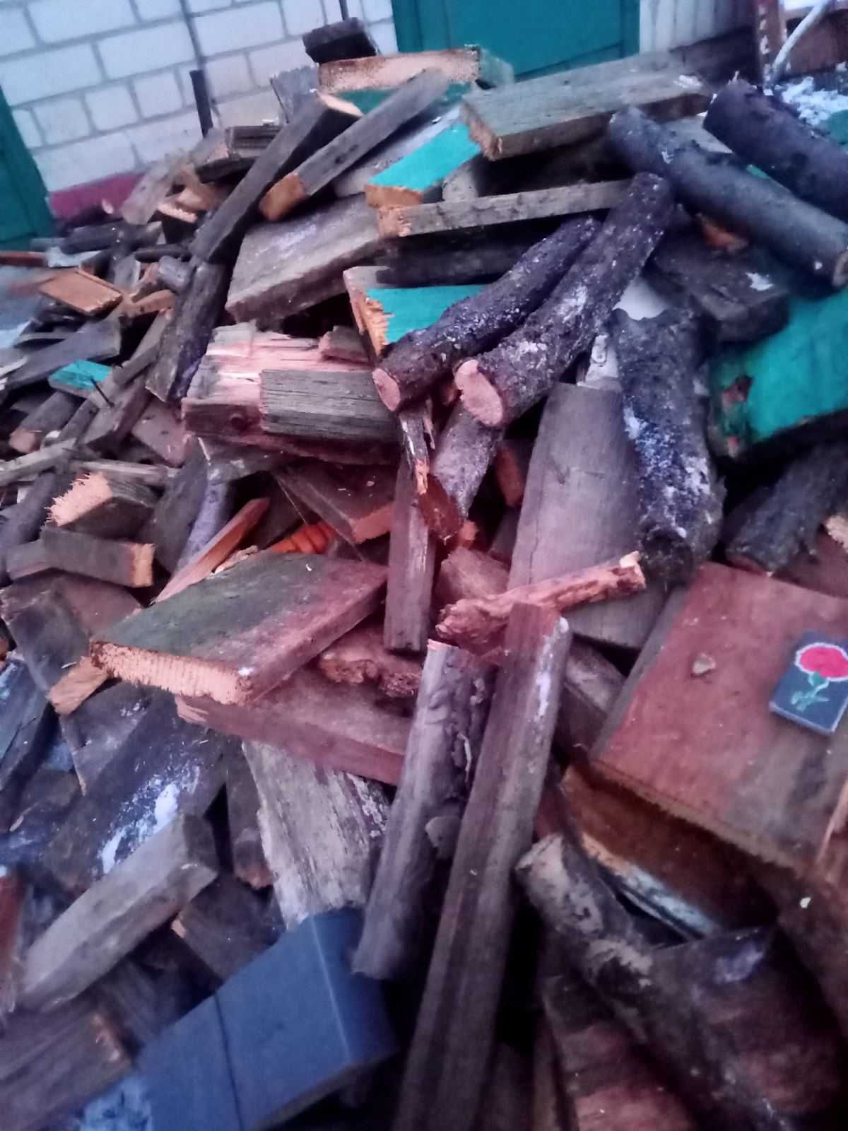 Продам дрова молотая ветка и резанные доски.