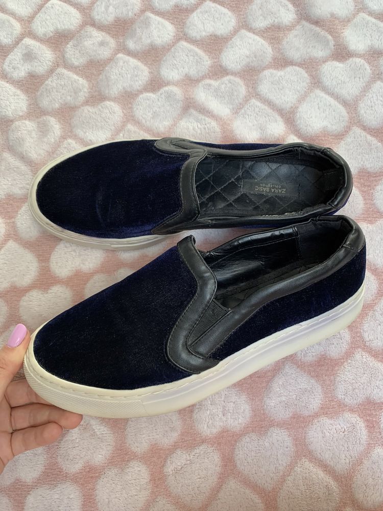 Grantowe, welurowe buty typu slip on marki Zara, w rozmiarze 38