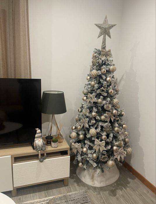 Árvore de Natal c/ efeito neve 1,80m