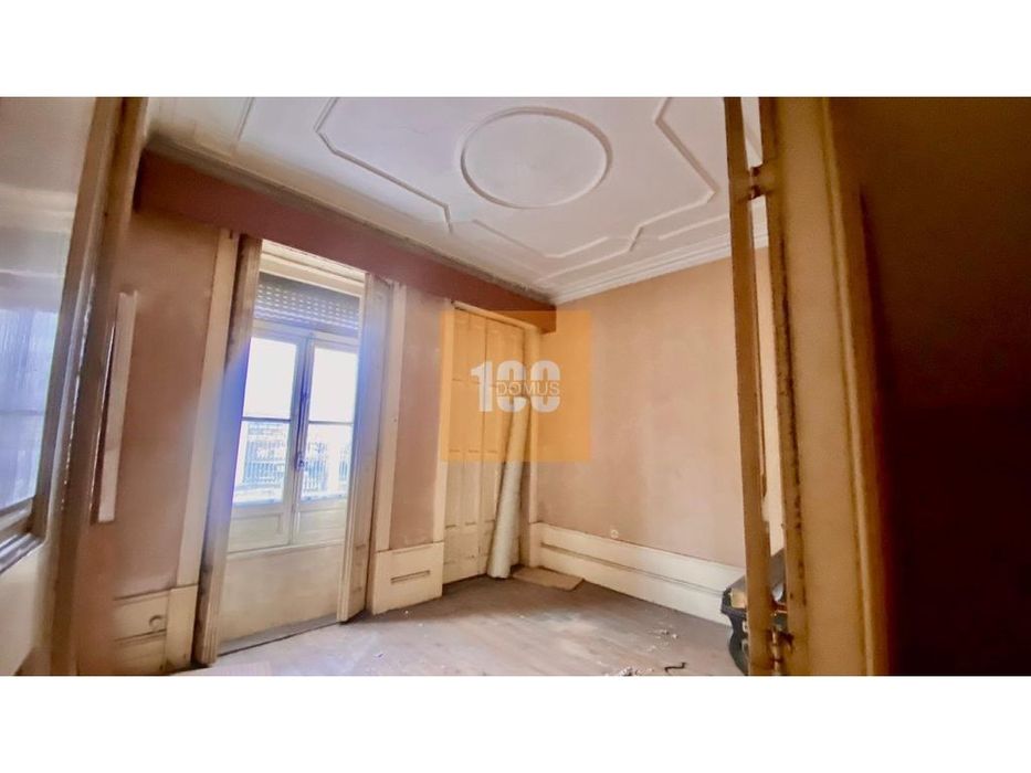 Moradia para reabilitar em Santos Pousada