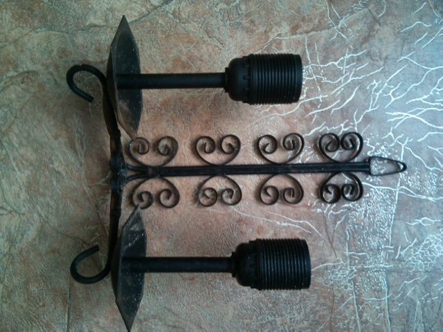 Продам Люстру на две лампочки