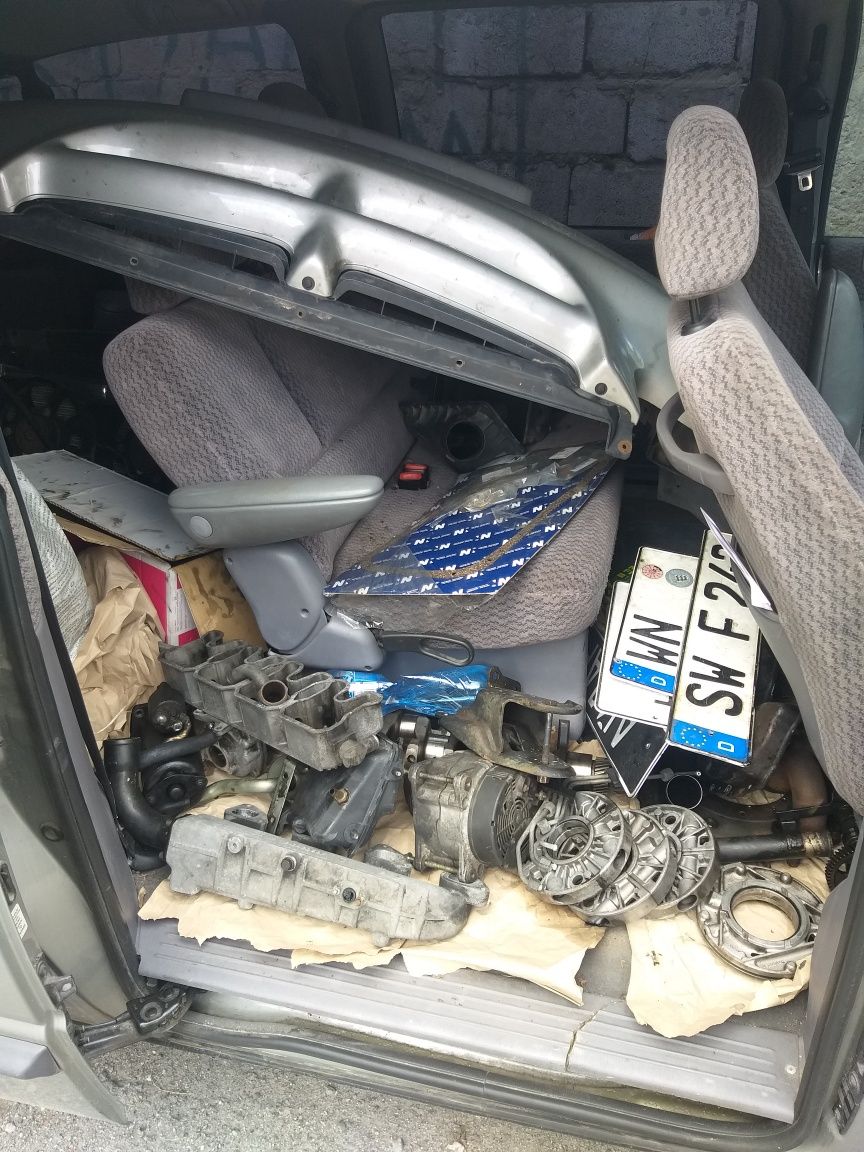 Chrysler Grand Voyager 2.5TDI-разборка.