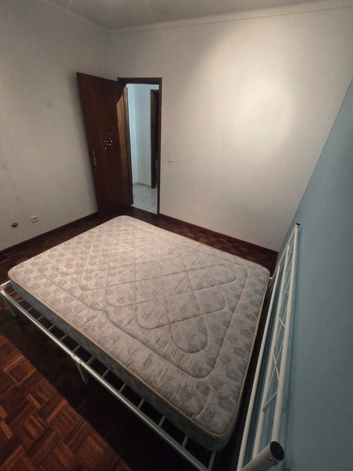 Quarto Mobilado para Alugar – Atouguia da Baleia – 300€/mês