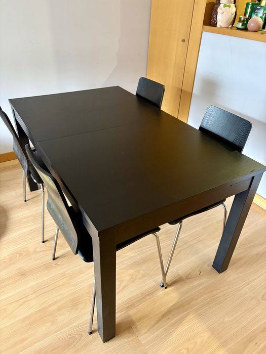 Mesa de jantar extensivel + 4 cadeiras