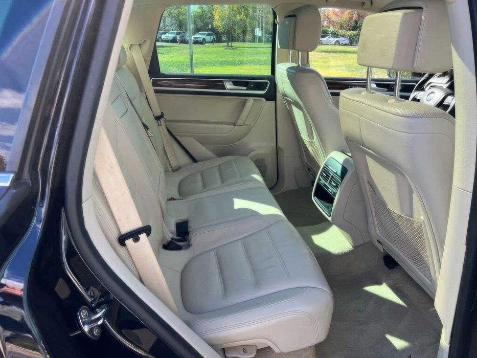 Volkswagen Touareg Lux      2016