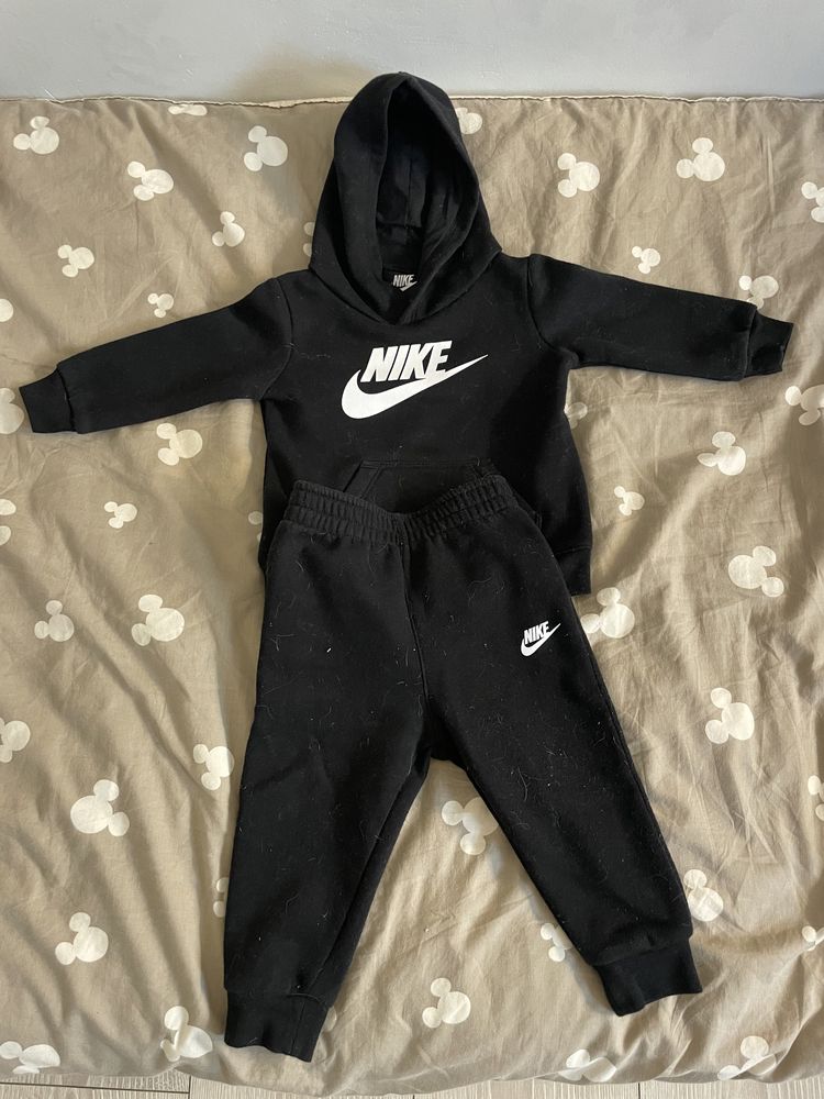 komplet dresowy nike