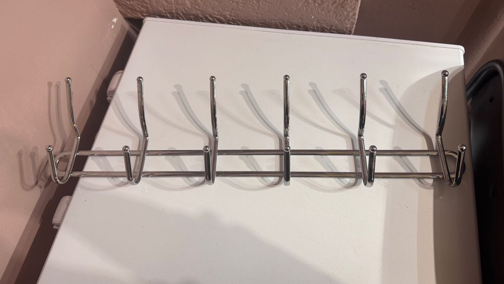 Вішак для одягу металевий на стіну