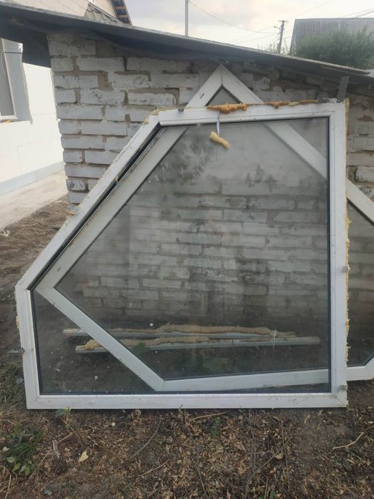 Продам 2 пластикові вікна (однакові), на горище чи другий поверх.