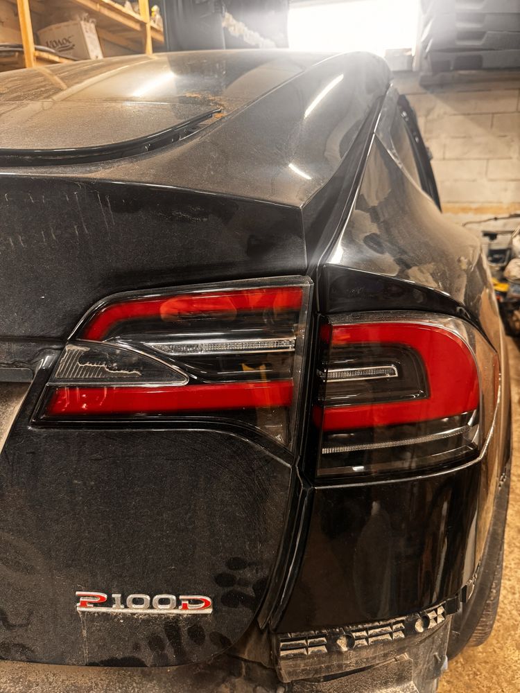 Задня четверть фонар tesla mx
