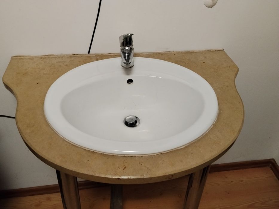 Umywalka z blatem marmurowym 90x60 na nóżkach