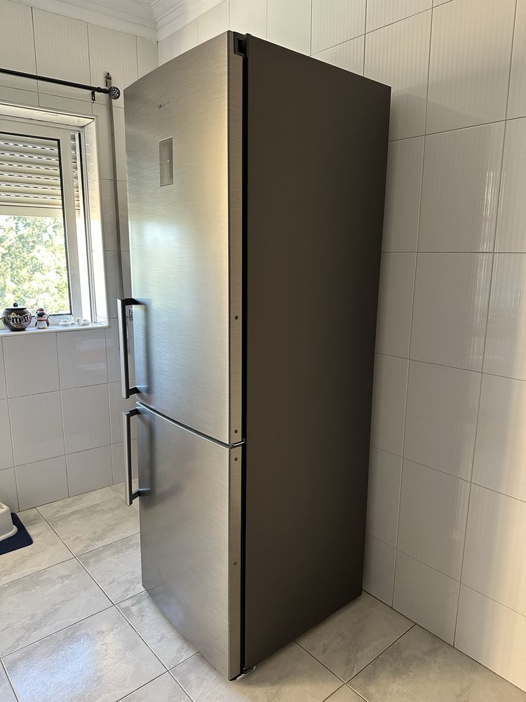 Frigorífico combinado - SAMSUNG - APENAS 1 ANO DE USO