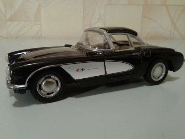 Машина "Шевроле Корветт" (1957,модель)