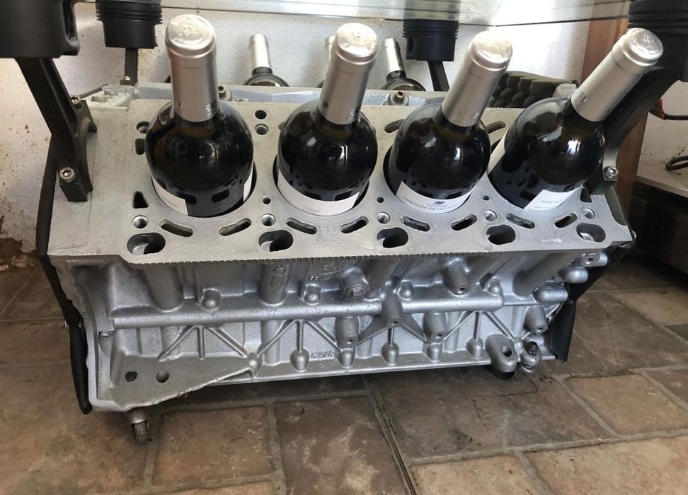 Mesa motor V8 decoração / motor real