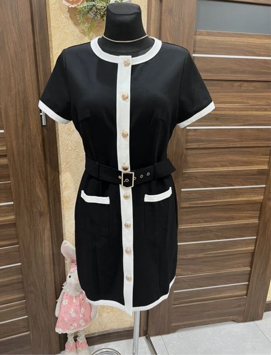 Sukienka elegancka biurowa z paskiem Karen Millen