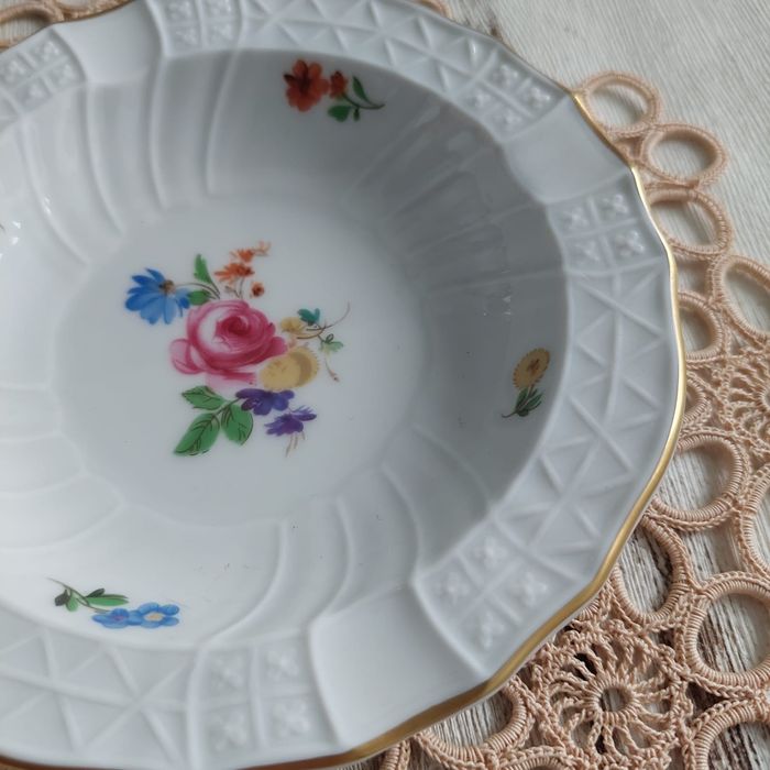 Popielniczka Hutschenreuther Dresden biała porcelana ukwiecona, zdobio