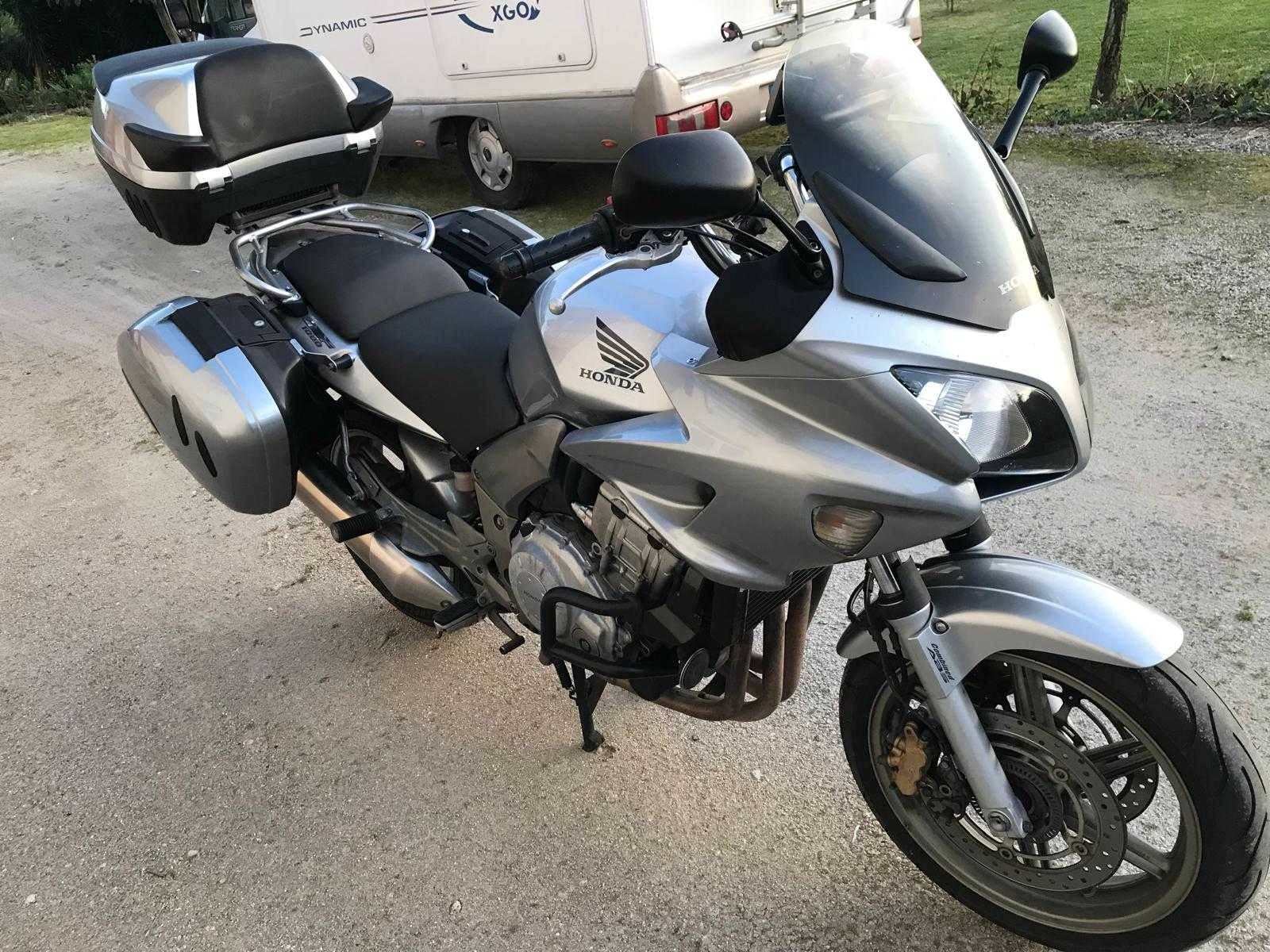 Honda CBF 1000 com malas