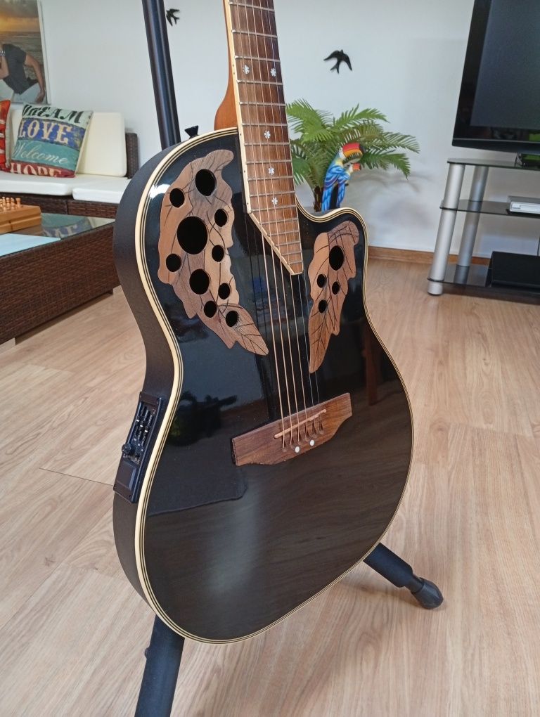 Guitarra Semi-acústica tipo Ovation