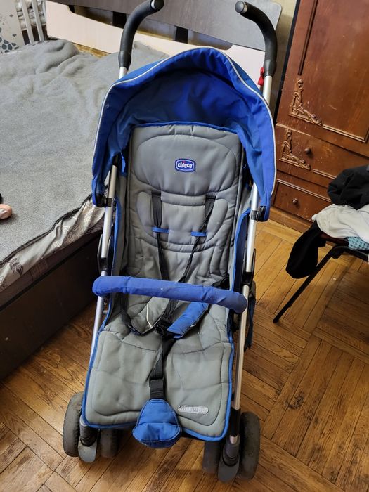 Продам прогулочную коляску Чико