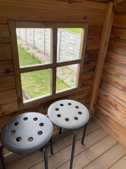 Drewniany domek ogrodowy dla dzieci