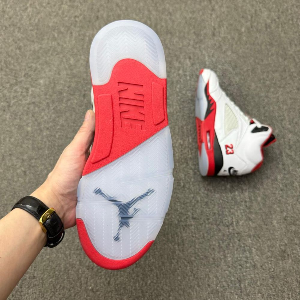 Air Jordan 5.