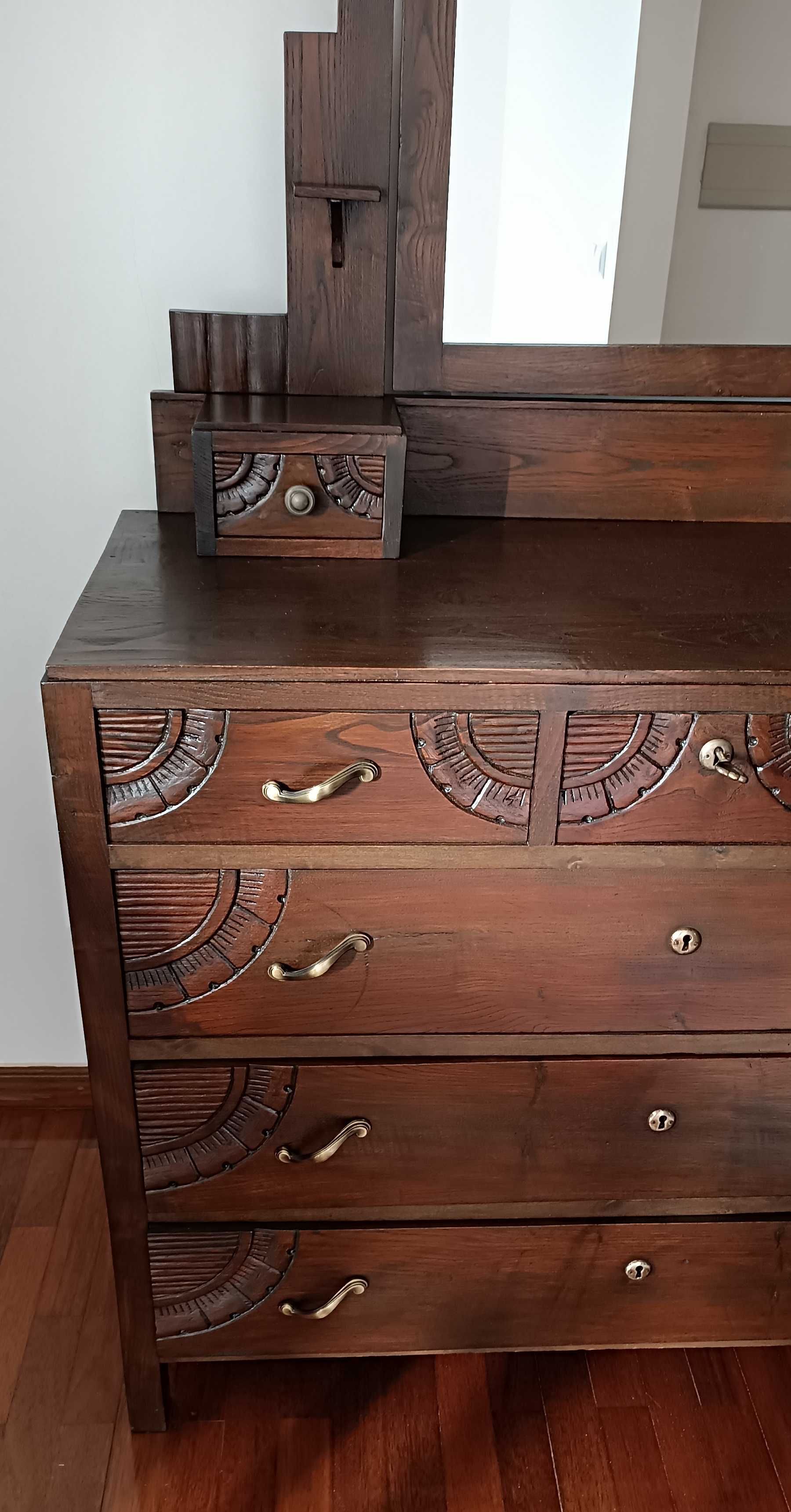 Cómoda vintage para quarto