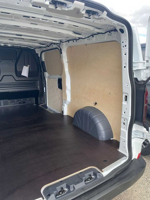 Transporter T7 3500 L2H1 Zabudowa busa Podłoga 9 mm brąz