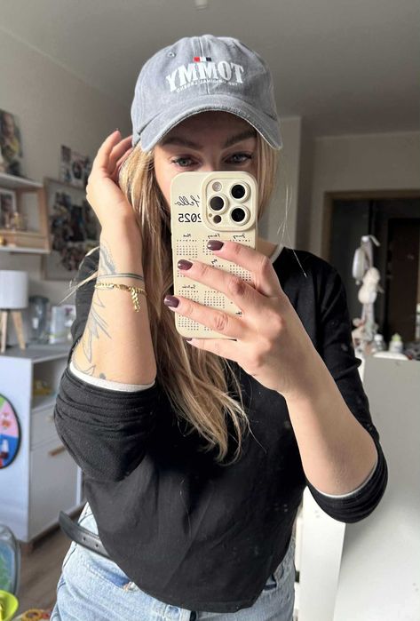 Nowe czapki z daszkiem Tommy